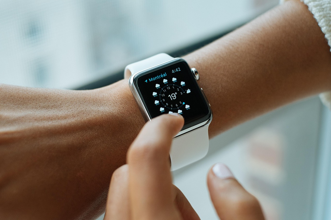 d&eacute;couvrez notre s&eacute;lection de smartwatches alliant technologie avanc&eacute;e et design &eacute;l&eacute;gant, pour suivre votre activit&eacute;, notifications et bien plus encore au poignet.