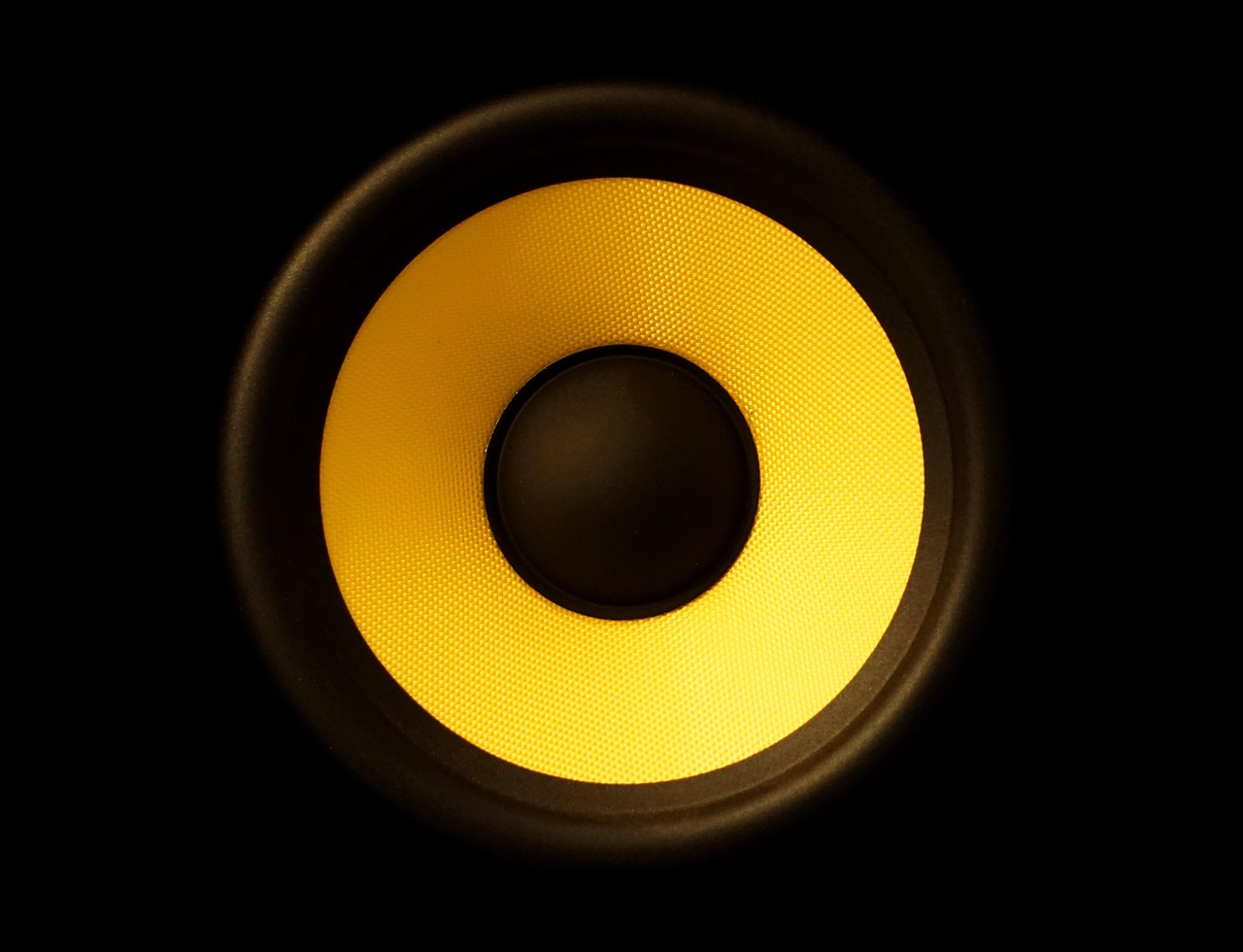 découvrez notre sélection de smart speakers, des enceintes intelligentes pour un son de qualité et un contrôle vocal facile à domicile.